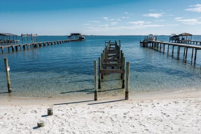 1914 Mooring Drive, Navarre, FL 32566