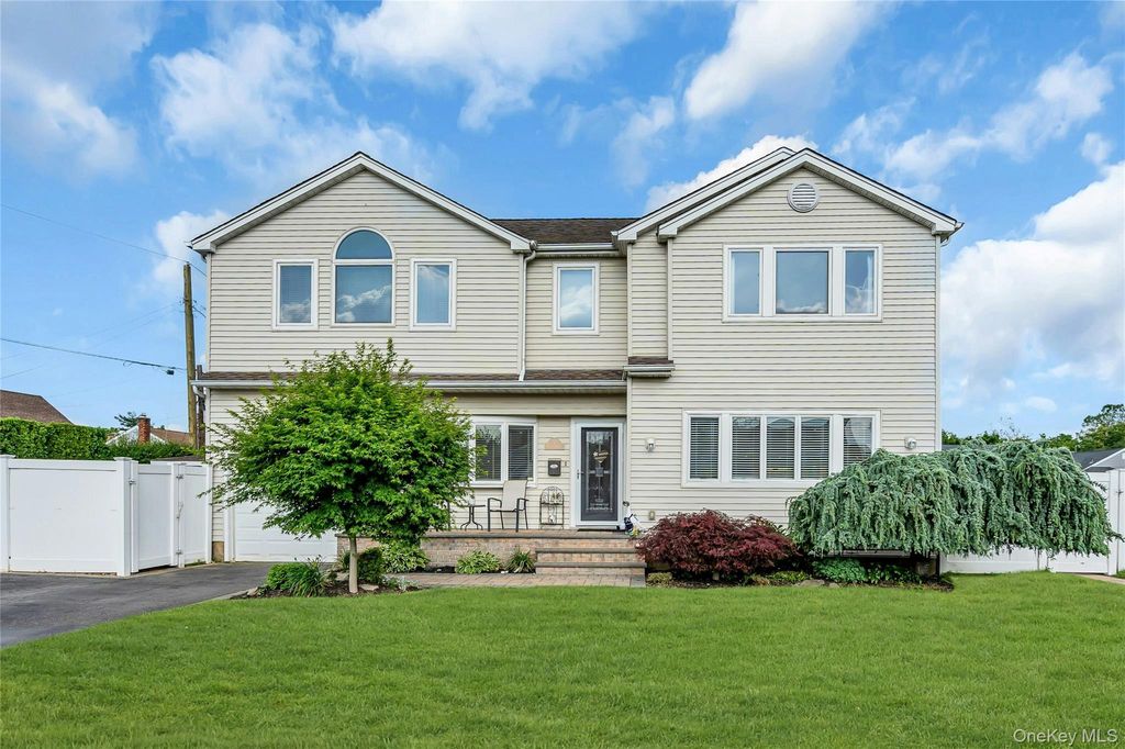 7 Mohawk Drive, Massapequa, NY 11758 — exterior
