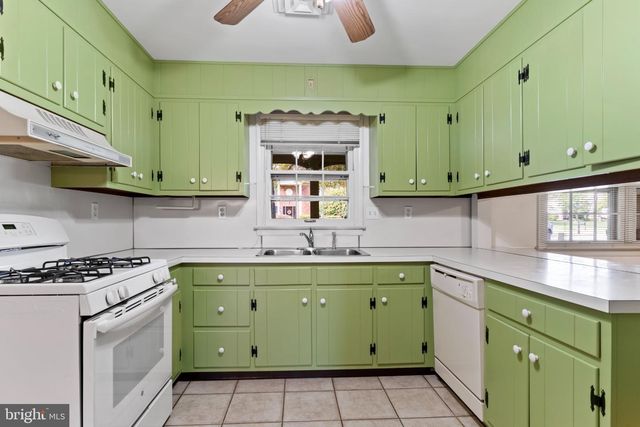 811 MANDY LN, Camp Hill, PA 17011