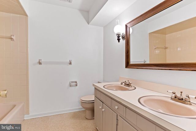 811 MANDY LN, Camp Hill, PA 17011