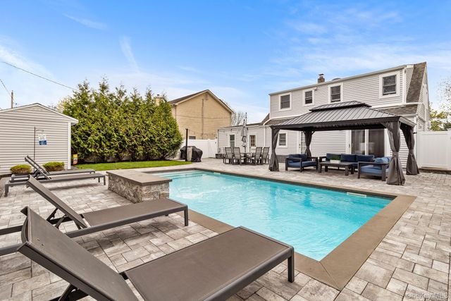 27 Slate Lane, Levittown, NY 11756