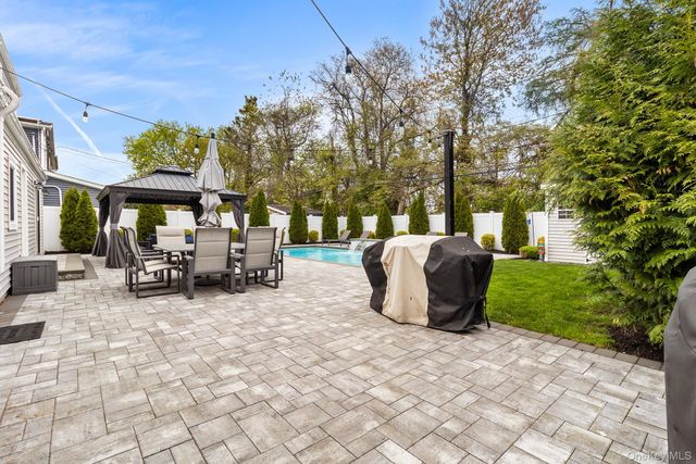 27 Slate Lane, Levittown, NY 11756