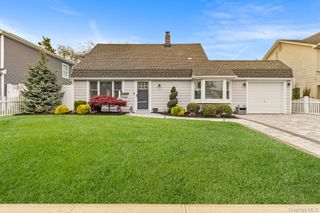 27 Slate Lane, Levittown, NY 11756