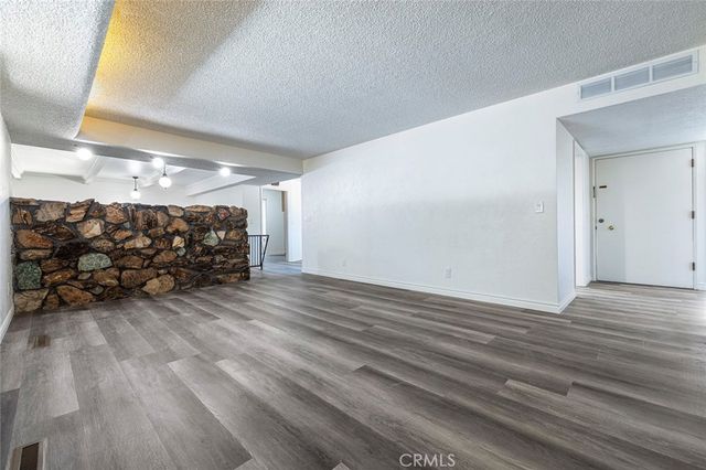 947 S Stanford Avenue, Fresno, CA 93727