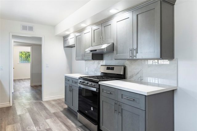 947 S Stanford Avenue, Fresno, CA 93727
