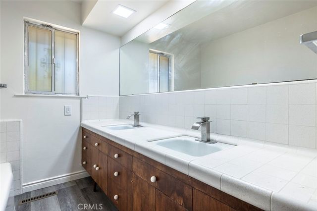 947 S Stanford Avenue, Fresno, CA 93727