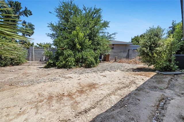 947 S Stanford Avenue, Fresno, CA 93727
