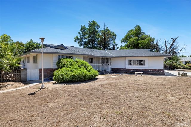 947 S Stanford Avenue, Fresno, CA 93727