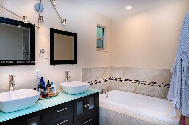 1529 Bayview Drive, Fort Lauderdale, FL 33304
