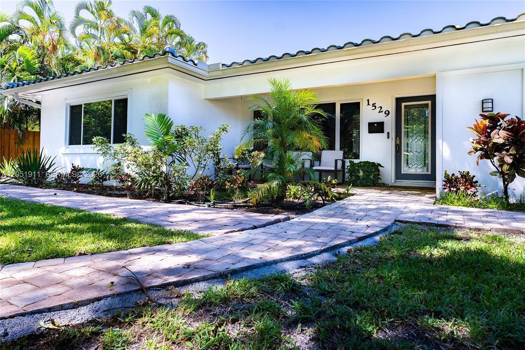 1529 Bayview Drive, Fort Lauderdale, FL 33304