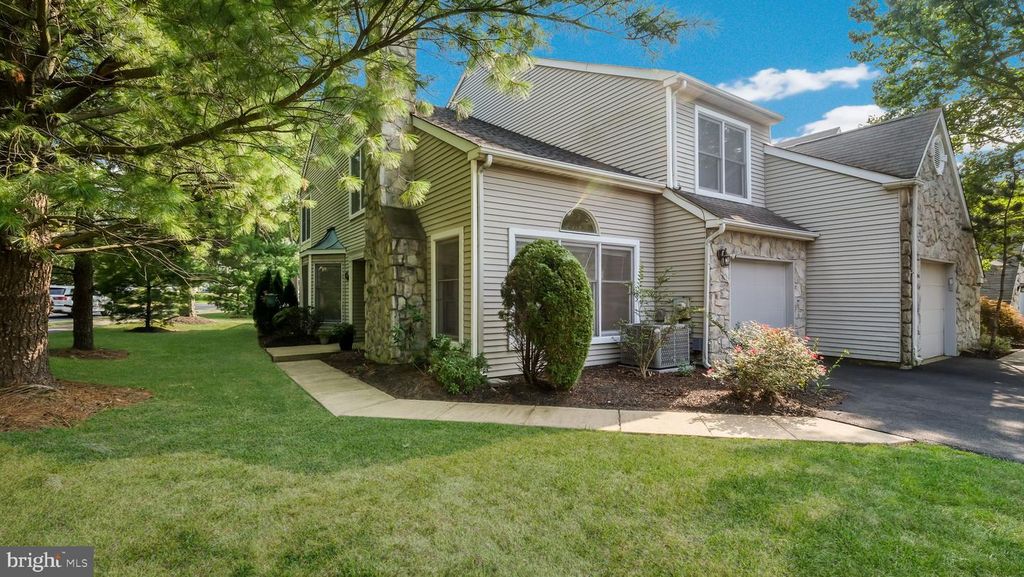 48 WALTON CT, Newtown, PA 18940