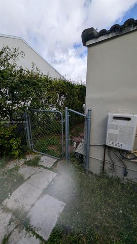 2618 Arthur St, Hollywood, FL 33020