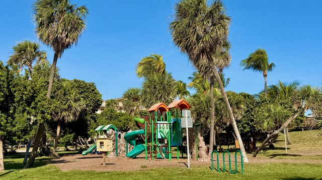 4501 S Ocean Boulevard D2, South Palm Beach, FL 33480