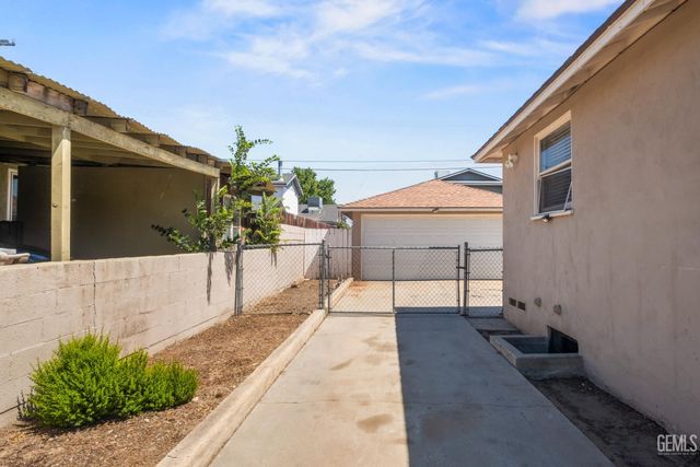 2133 Sacramento Street, Bakersfield, CA 93305