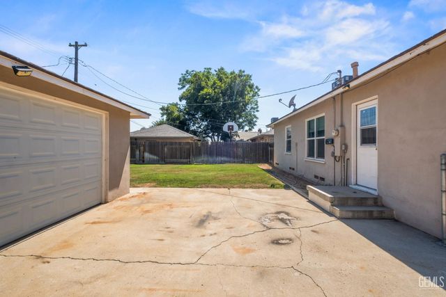 2133 Sacramento Street, Bakersfield, CA 93305