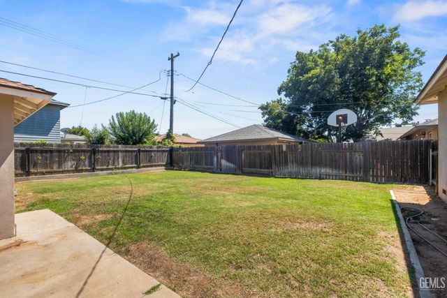 2133 Sacramento Street, Bakersfield, CA 93305