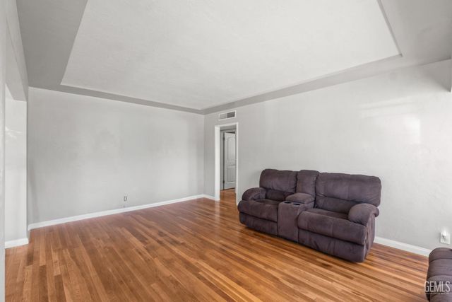2133 Sacramento Street, Bakersfield, CA 93305