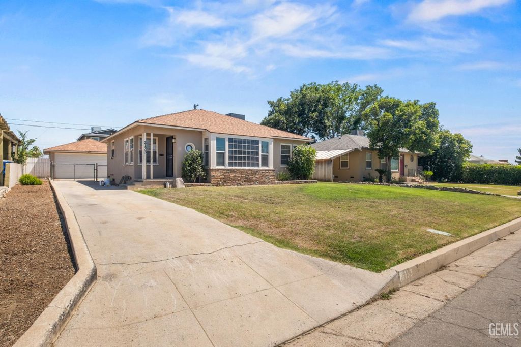 2133 Sacramento Street, Bakersfield, CA 93305