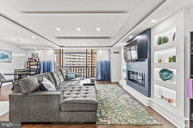 6101 EDSALL RD #1111, Alexandria, VA 22304