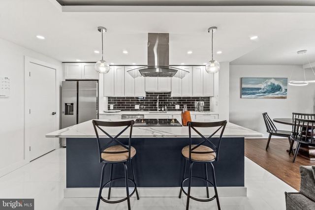 6101 EDSALL RD #1111, Alexandria, VA 22304