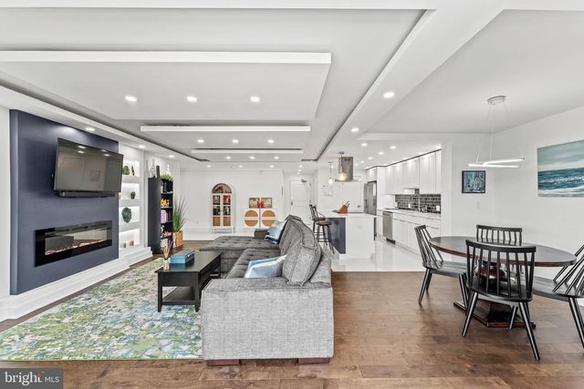 6101 EDSALL RD #1111, Alexandria, VA 22304