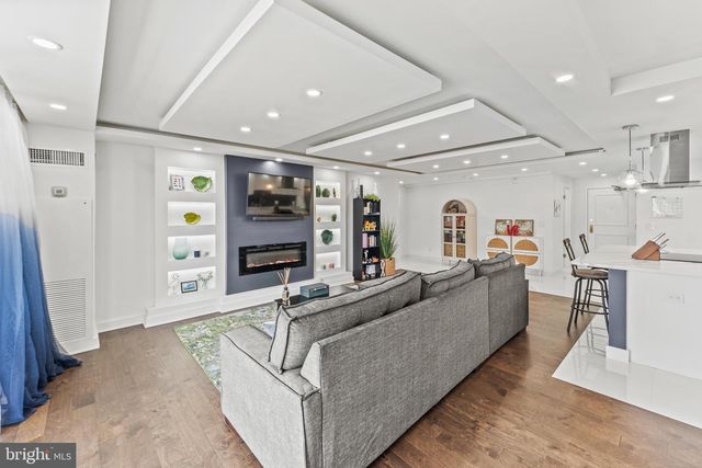 6101 EDSALL RD #1111, Alexandria, VA 22304
