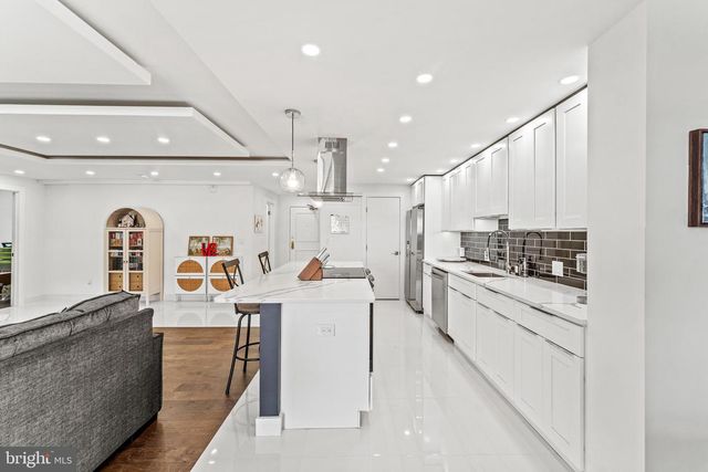 6101 EDSALL RD #1111, Alexandria, VA 22304