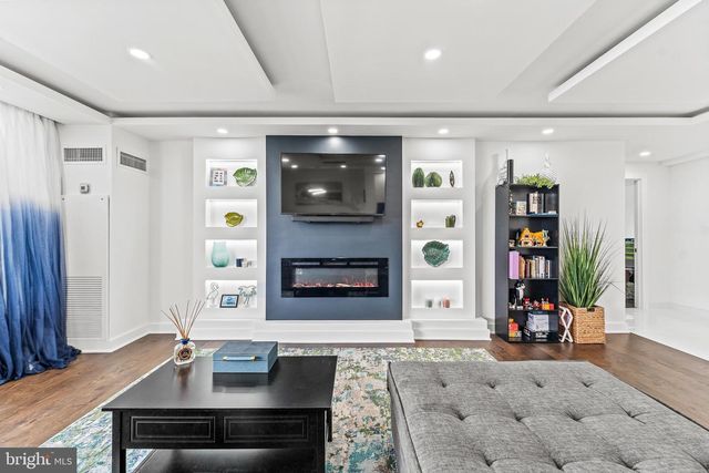 6101 EDSALL RD #1111, Alexandria, VA 22304