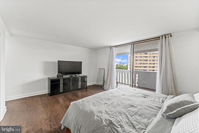 6101 EDSALL RD #1111, Alexandria, VA 22304