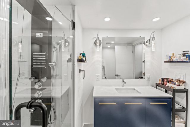 6101 EDSALL RD #1111, Alexandria, VA 22304