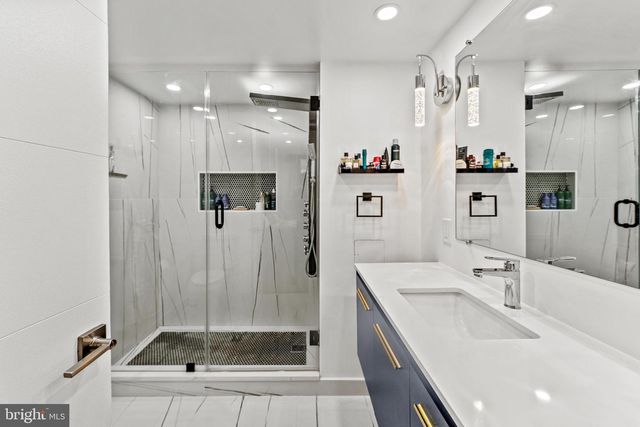 6101 EDSALL RD #1111, Alexandria, VA 22304