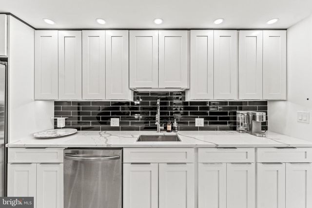 6101 EDSALL RD #1111, Alexandria, VA 22304