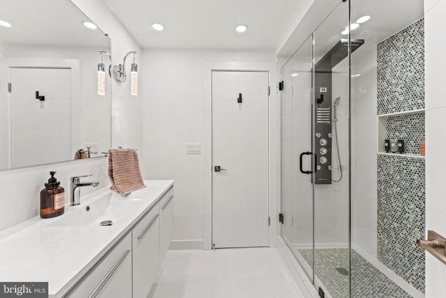6101 EDSALL RD #1111, Alexandria, VA 22304