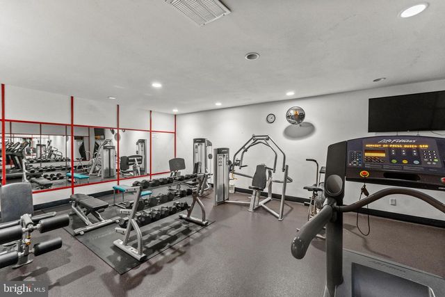 6101 EDSALL RD #1111, Alexandria, VA 22304