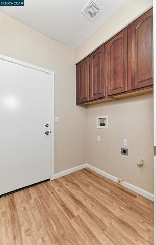 116 Travertine Ave, Lathrop, CA 95330