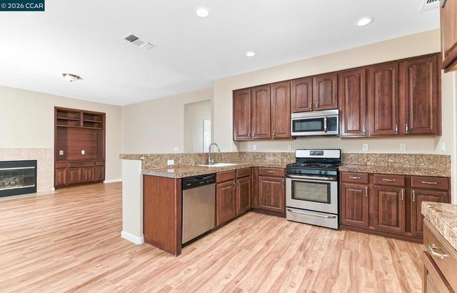 116 Travertine Ave, Lathrop, CA 95330