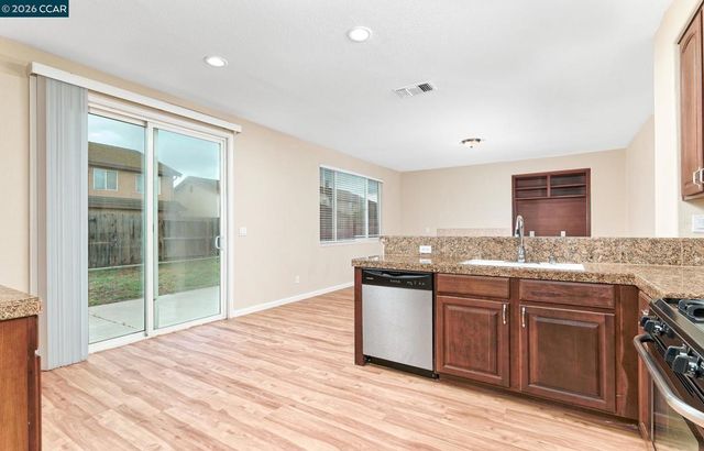 116 Travertine Ave, Lathrop, CA 95330