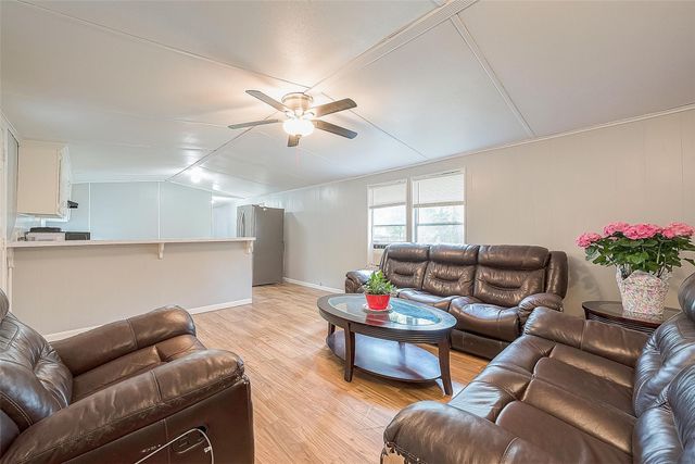 17536 White Oak Orchard, Conroe, TX 77306