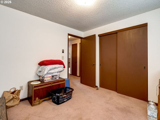 357 N 1ST St, St Helens, OR 97051