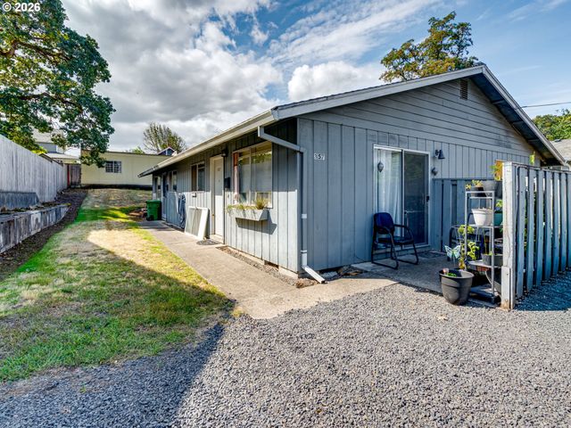357 N 1ST St, St Helens, OR 97051