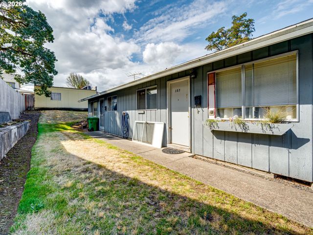 357 N 1ST St, St Helens, OR 97051