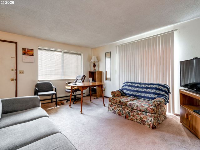 357 N 1ST St, St Helens, OR 97051