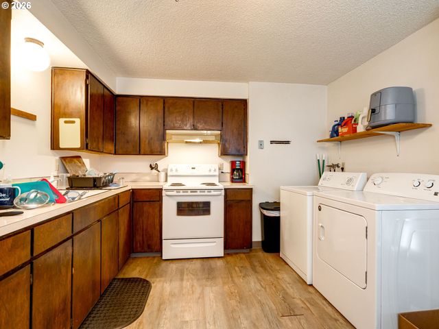 357 N 1ST St, St Helens, OR 97051