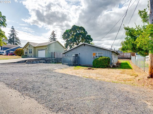 357 N 1ST St, St Helens, OR 97051