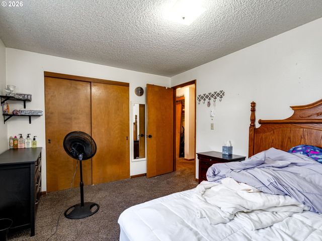 357 N 1ST St, St Helens, OR 97051