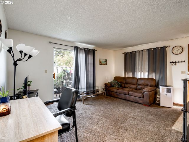 357 N 1ST St, St Helens, OR 97051