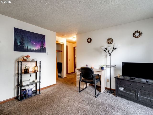 357 N 1ST St, St Helens, OR 97051