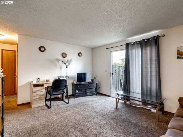 357 N 1ST St, St Helens, OR 97051