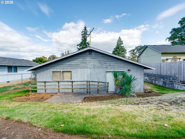 357 N 1ST St, St Helens, OR 97051