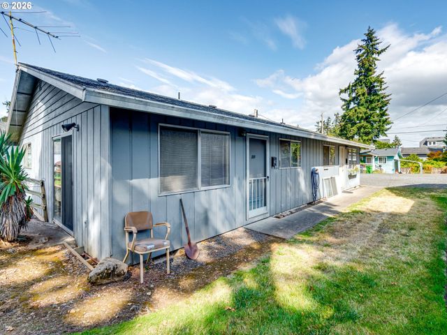 357 N 1ST St, St Helens, OR 97051